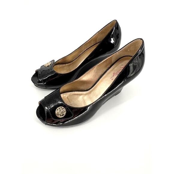 Lilly Pulitzer Patent Leather Peep Toe 3” Wedges in Black – Size 7.5 - Picture 4 of 9